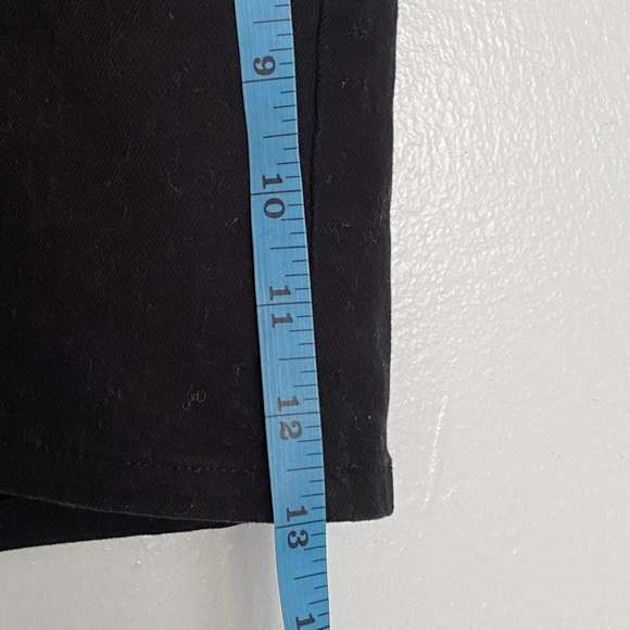 3/$25💥 H&M Black Denim Mini Skirt With Pockets Size 2 - Picture 6 of 7